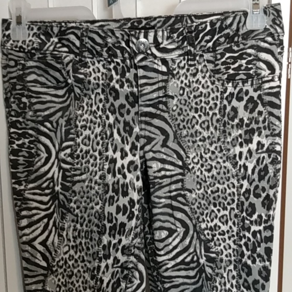 GLO Skinny Jeans / Pants Women's‎ Size 9 Cheetah Zebra Print